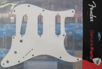 Fender Standard Stratocaster pickguard 3-ply WHITE 0991360000